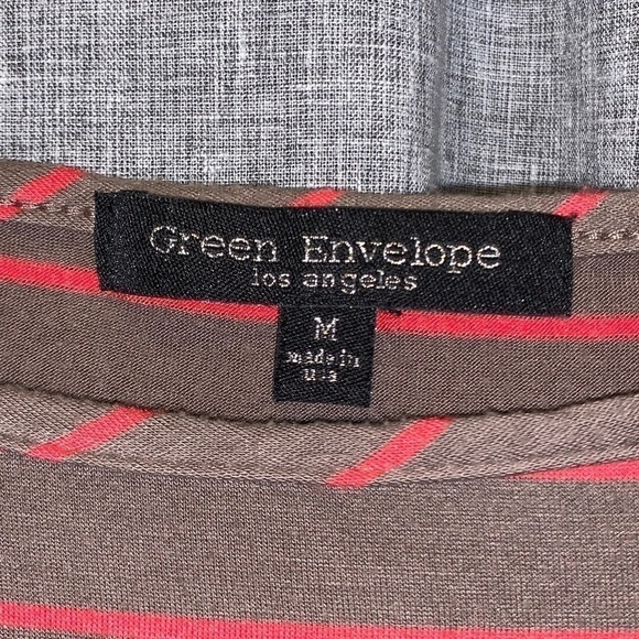 Green envelope Women’s tee M - Picture 3 of 5